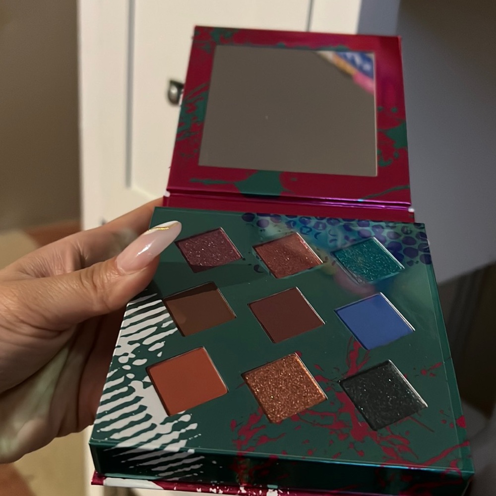 Living in Color Eye Shadow palette